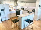 miamire/a4d8e0b07af4923ff13c0c30a93f4621.jpg?width=131&height=105&format3=webp