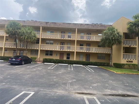 Front view of a three-story apartment building with balconies.