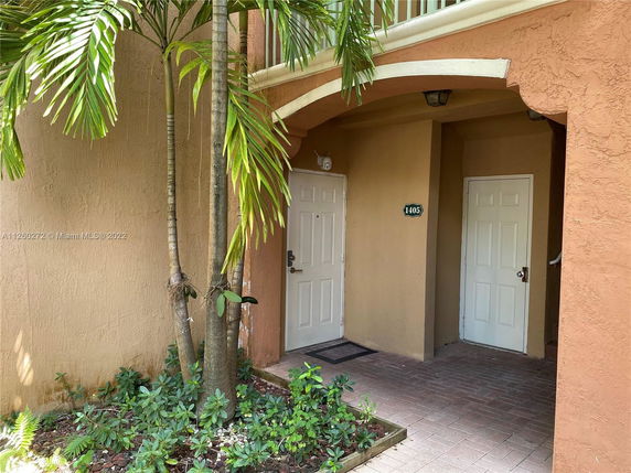 Entrance view of a residential building with two doors marked 1405.