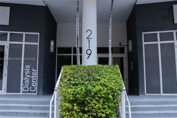 Front view of a building with a dialysis center.