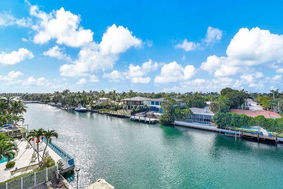Panoramic view of a waterfront area with houses and boats.