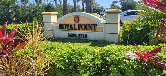 Sign at the entrance of a residential area with the name 'ROYAL POINT'.