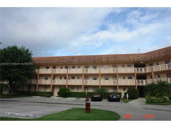 Front view of a three-story residential building with balconies.