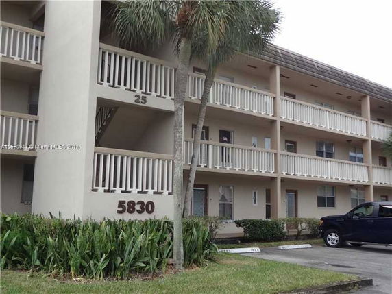 Front view of a three-story residential building with balconies.
