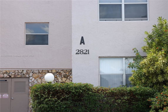 Front view of a building with stone and stucco facade, labeled with the letter A and number 2821.