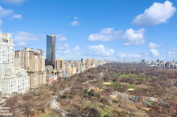 Panoramic view of a cityscape with tall buildings and a large park area.