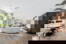 nyrebny2/40e1c1cad73e3096f00a70a75e59f736.jpg?width=131&height=105&format3=webp