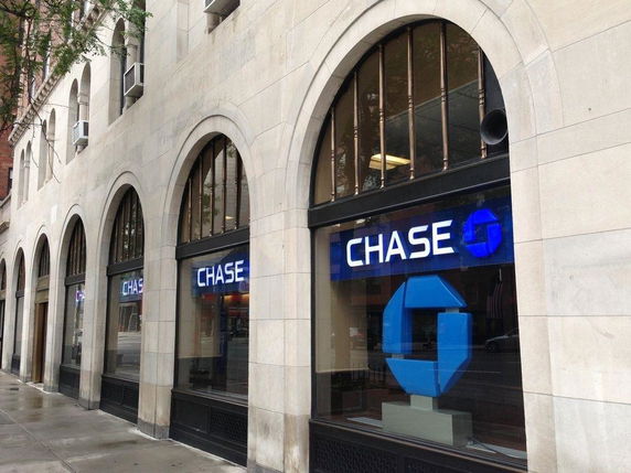 Front view of a building with arched windows and 'CHASE' signs.