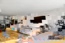 nyrebny2/cb86709d139d23167f23bcf3be7176cf.jpg?width=131&height=105&format3=webp